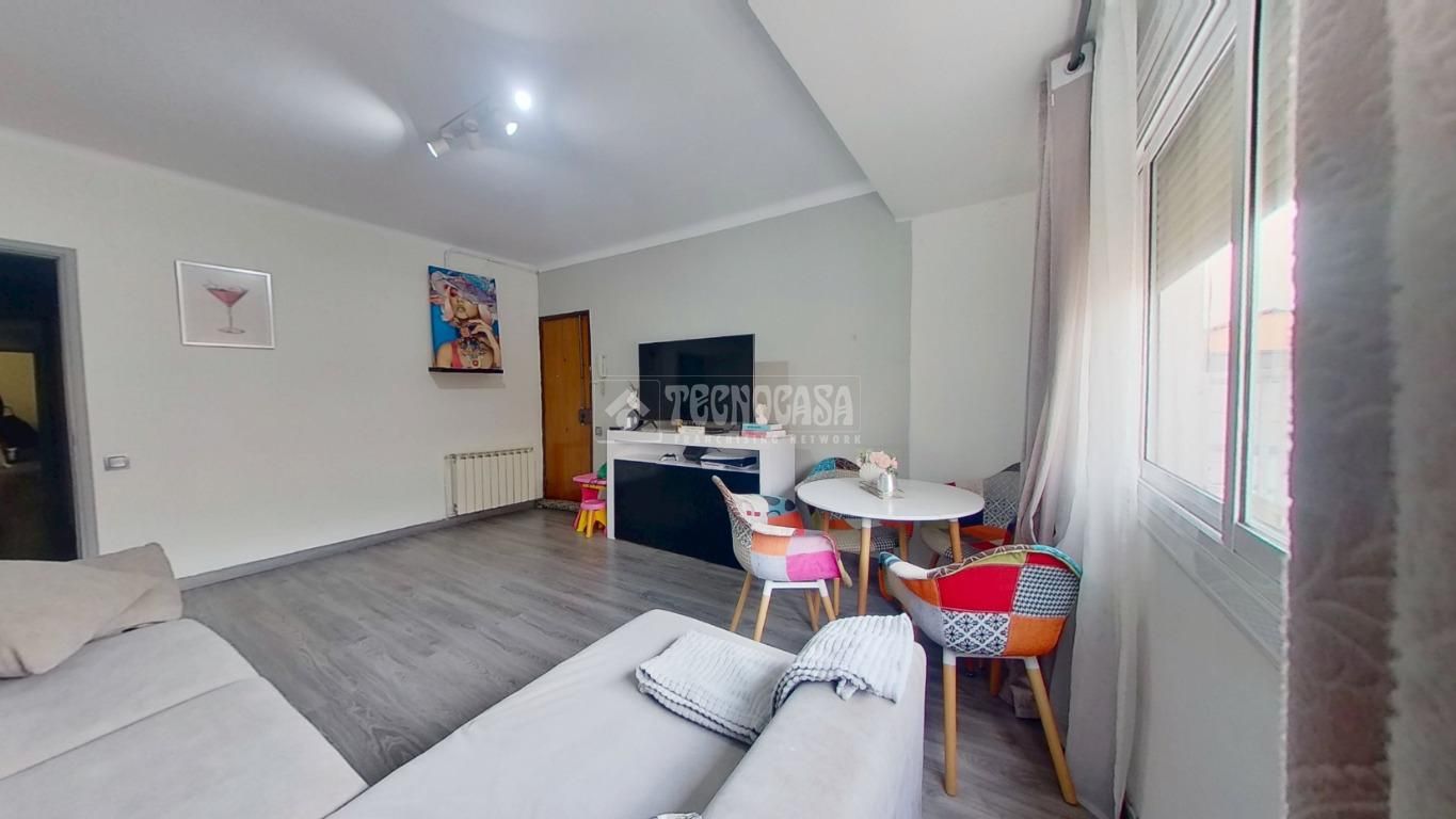 Living room of Flat for sale in Sabadell  with Air Conditioner and Parquet flooring