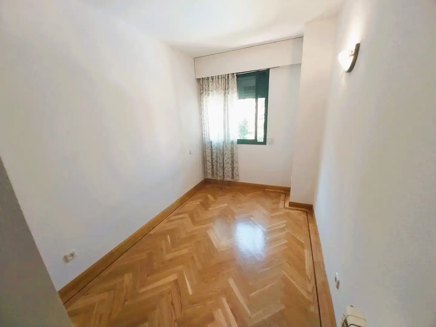Schlafzimmer von Wohnung zur Miete in Madrid mit Klimaanlage, Heizung und Parkett