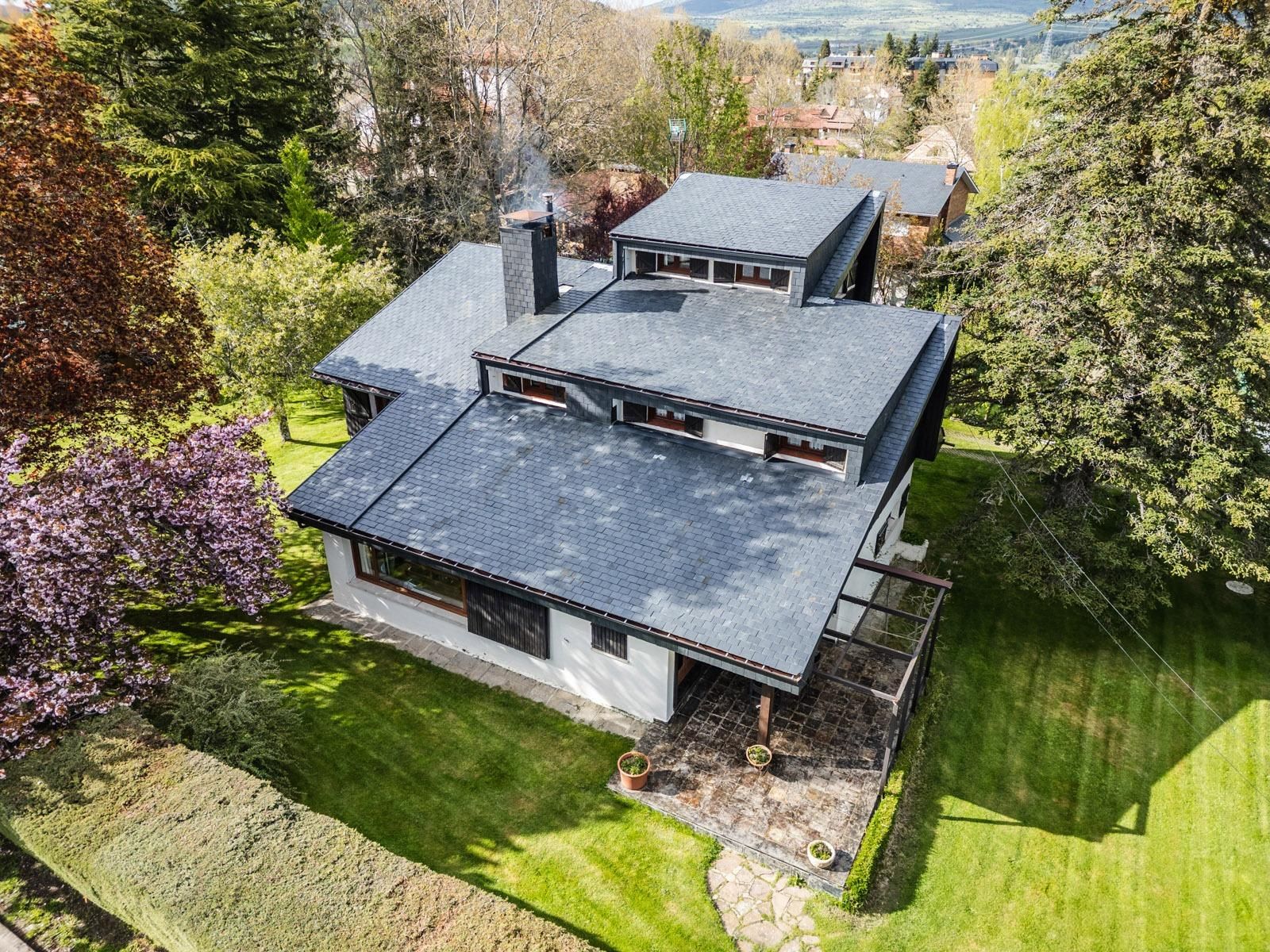Vista exterior de Casa o xalet en venda en El Espinar amb Calefacció, Jardí privat i Terrassa