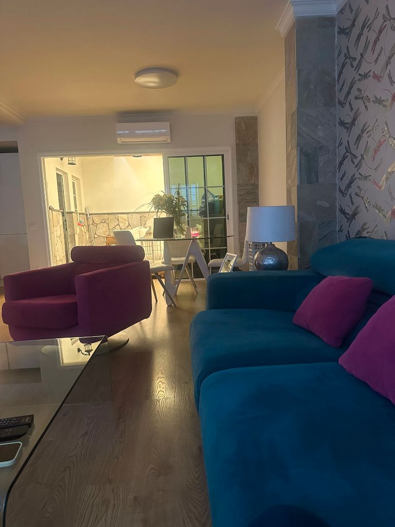 Sala d'estar de Casa adosada en venda en San Bartolomé de Tirajana amb Aire condicionat, Terrassa i Forn