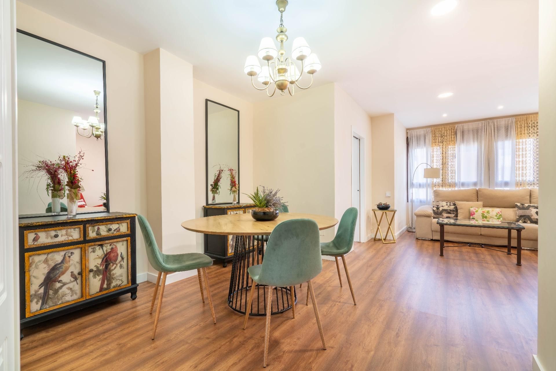 Comedor de Piso de alquiler en  Almería Capital con Aire acondicionado