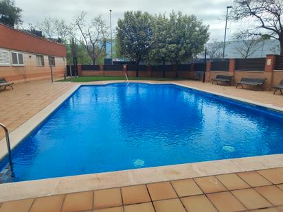 Piscina de Pis en venda en Manresa amb Calefacció, Traster i Forn