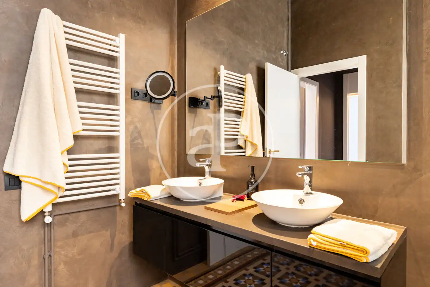 Badezimmer von Wohnung zur Miete in Barcelona mit Klimaanlage, Heizung und Möbliert