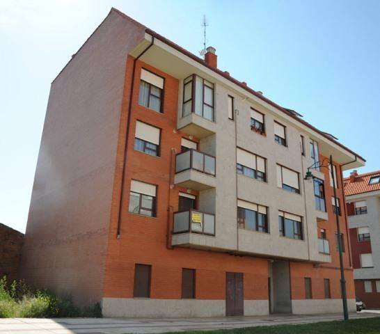 Vista exterior de Piso en venta en León Capital 