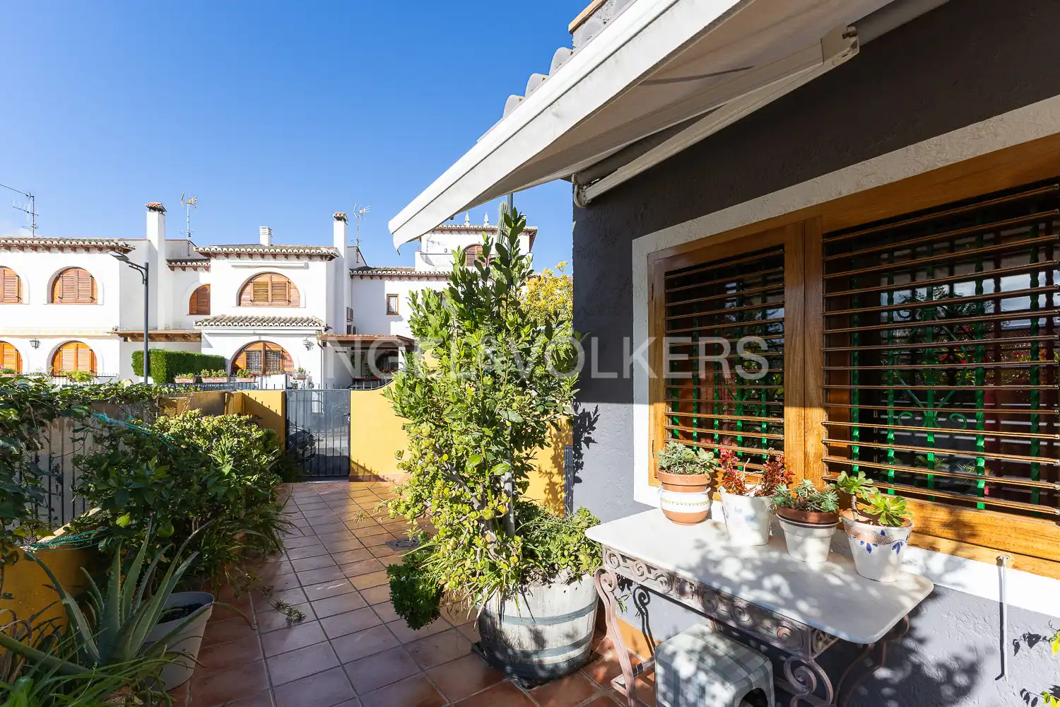 Vista exterior de Casa adosada en venta en Viver con Calefacción, Terraza y Amueblado