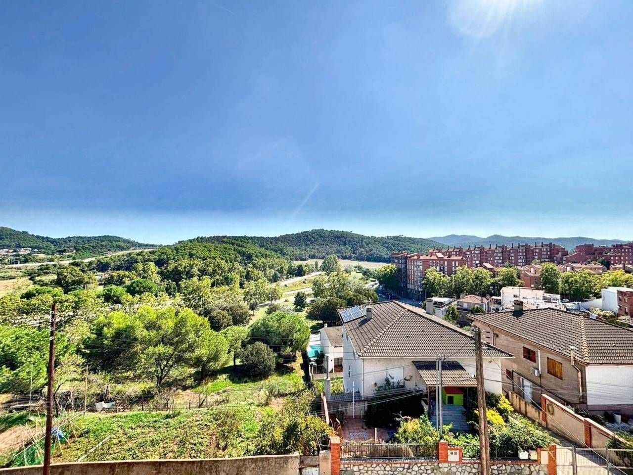Vista exterior de Àtic en venda en Cerdanyola del Vallès amb Aire condicionat, Parquet i Terrassa