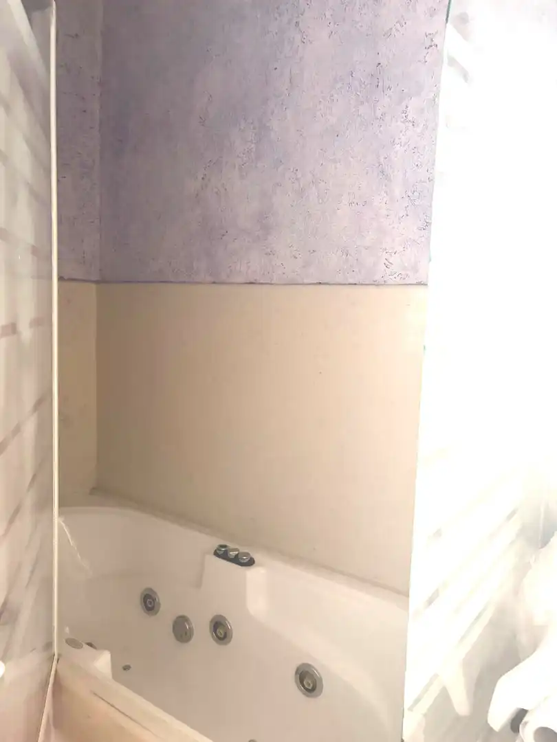 Bathroom of Commercial properties for rent in Monzón  with Air Conditioner