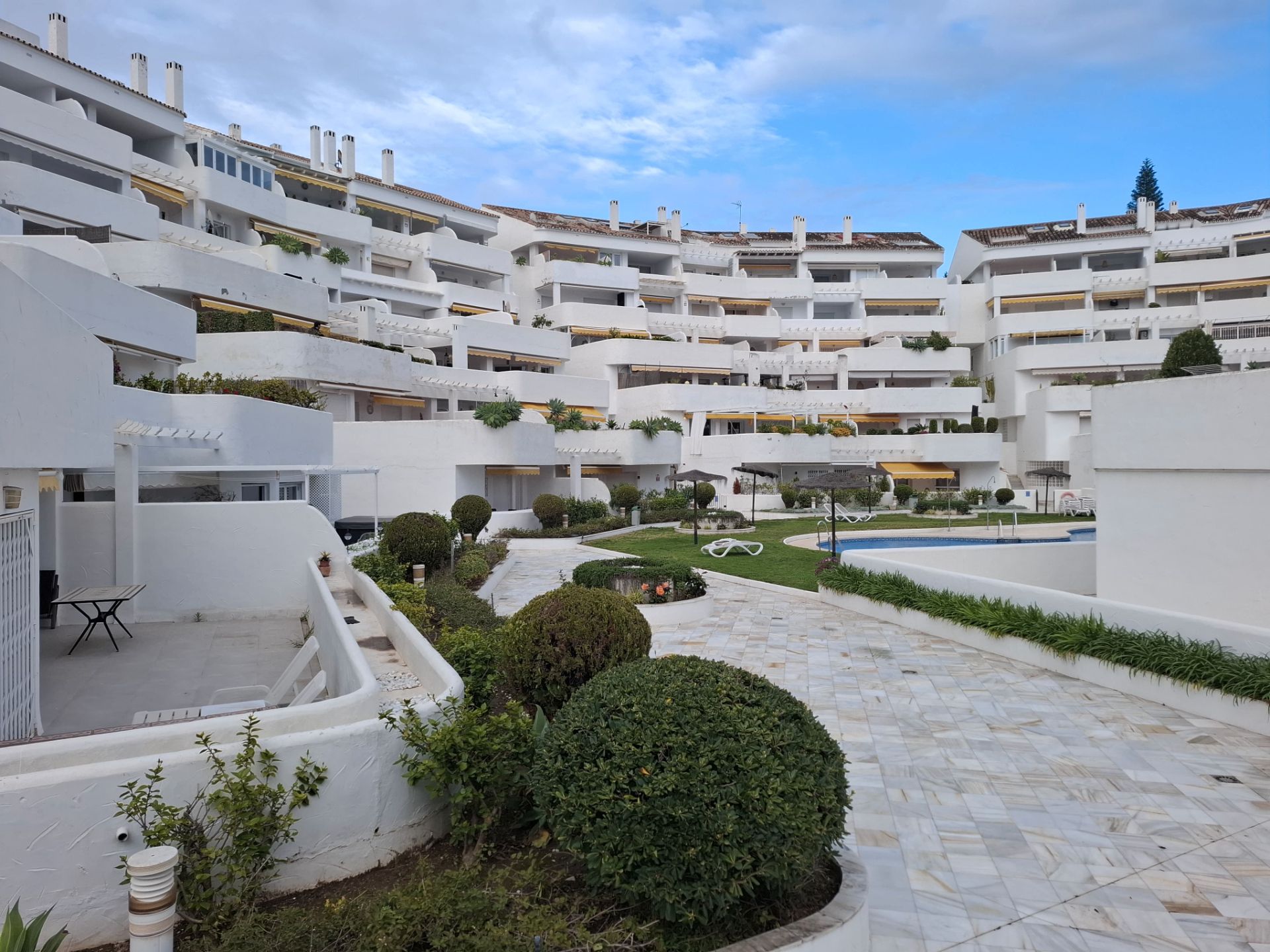 Vista exterior de Garatge en venda en Marbella