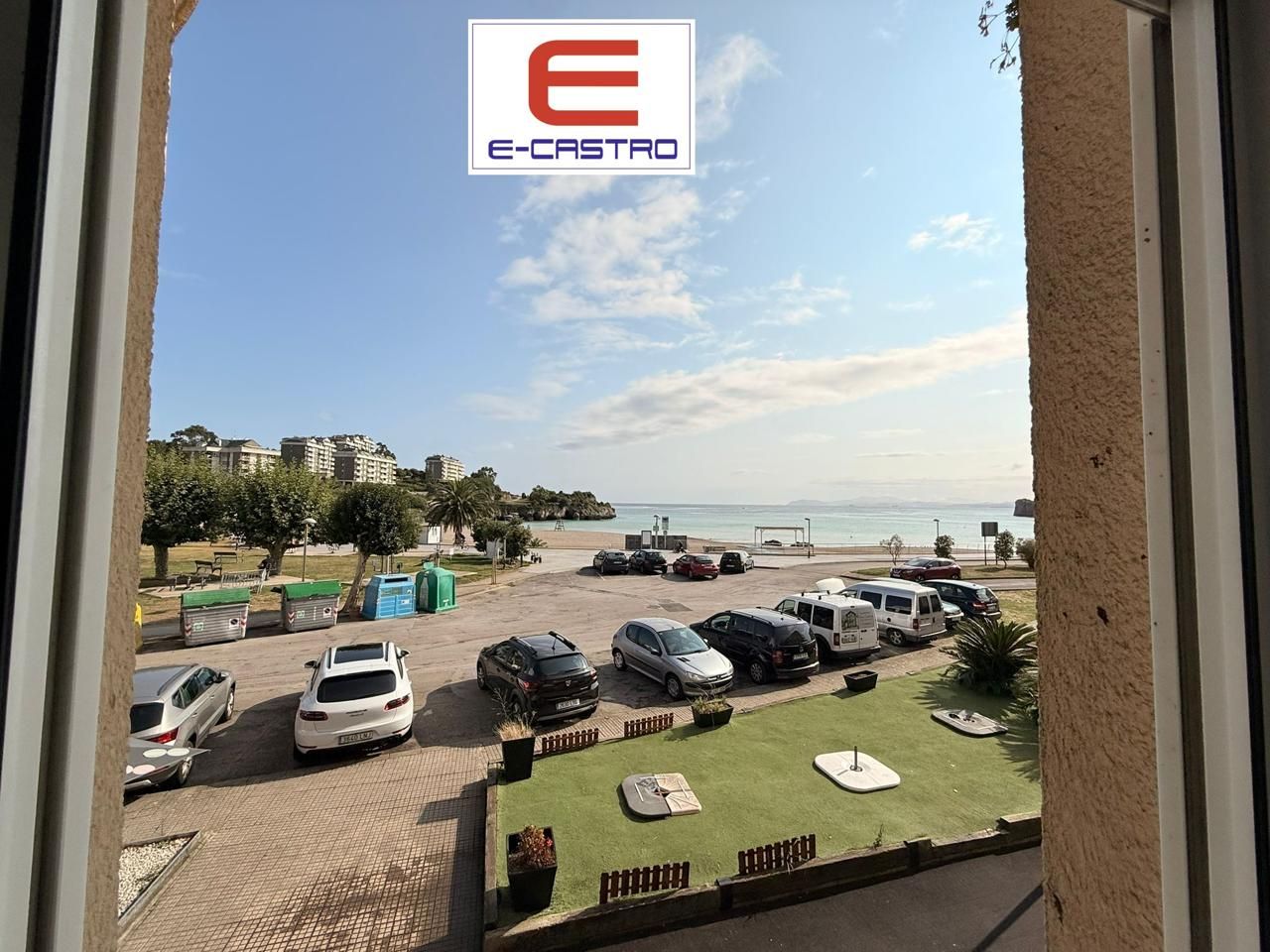 Aparcament de Pis de lloguer en Castro-Urdiales amb Calefacció, Moblat i Piscina comunitària