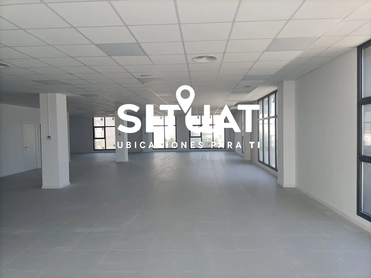 Oficina de alquiler en L'Hospitalet de Llobregat con Aire acondicionado, Calefacción y Alarma