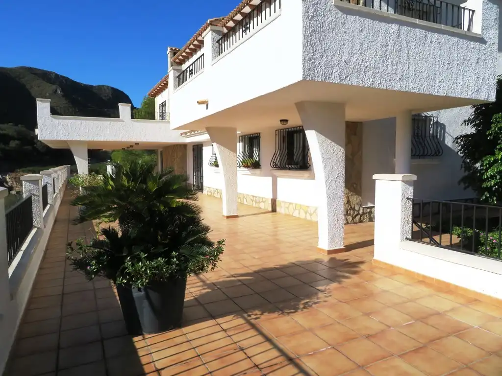 Vista exterior de Casa o xalet en venda en L'Atzúbia amb Jardí privat, Terrassa i Traster