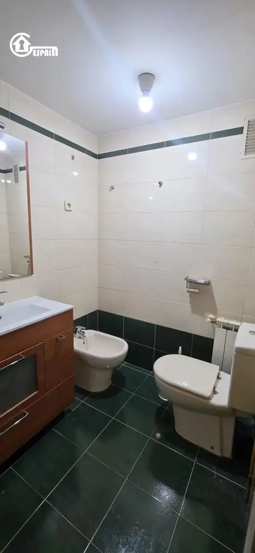 Badezimmer von Wohnung zum Verkauf in Madrid mit Klimaanlage, Heizung und Privatgarten