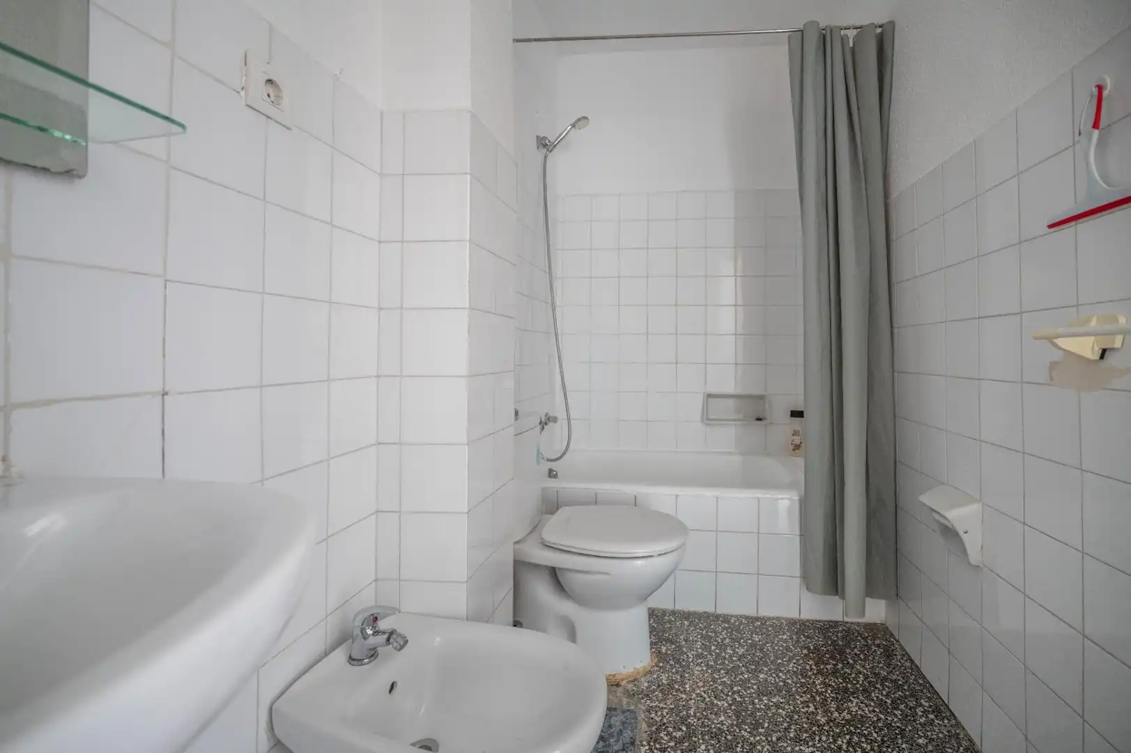 Bathroom of Flat for sale in Granada  with Air Conditioner