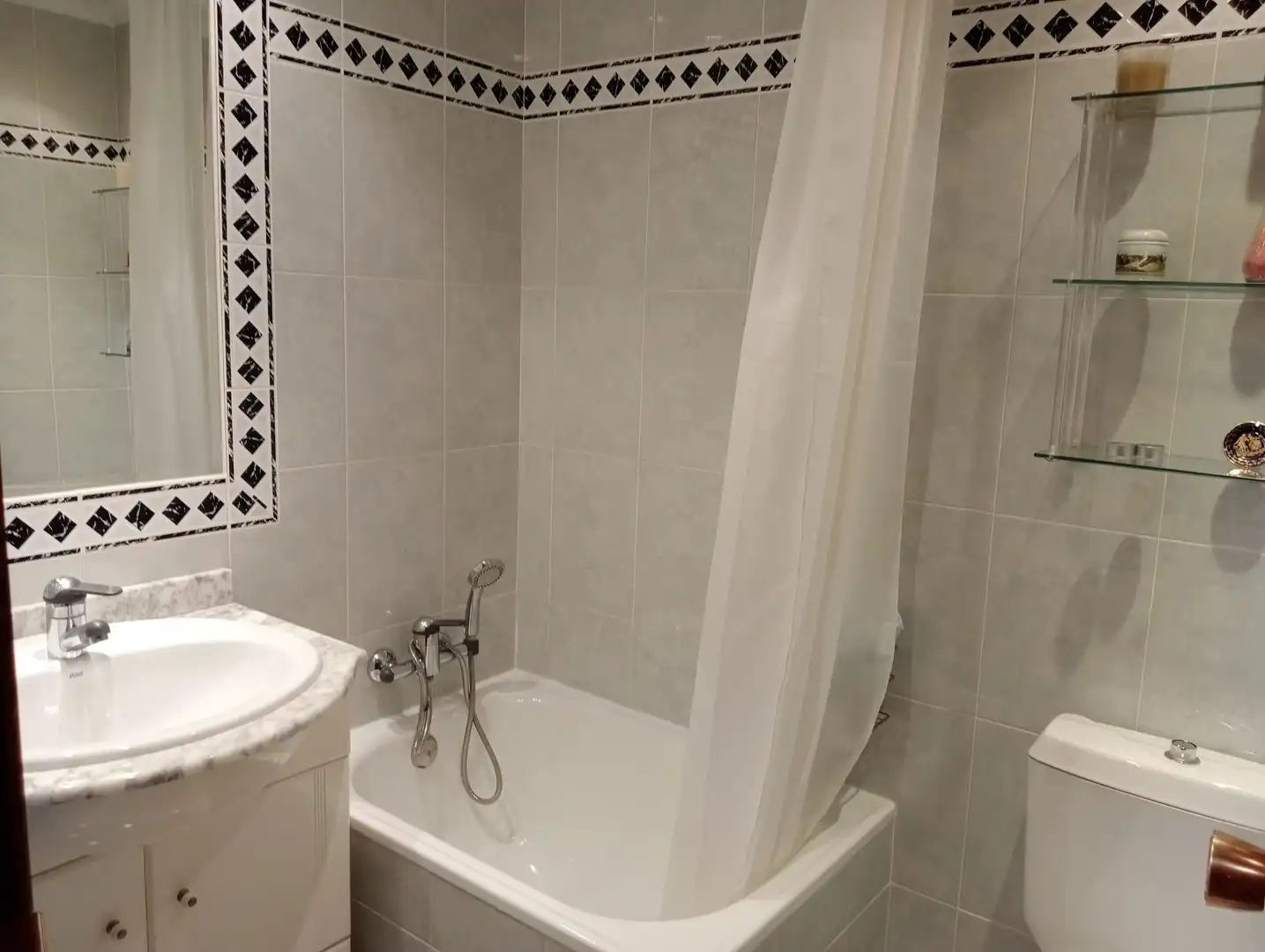 Badezimmer von Wohnung zum Verkauf in  Logroño mit Klimaanlage, Heizung und Terrasse