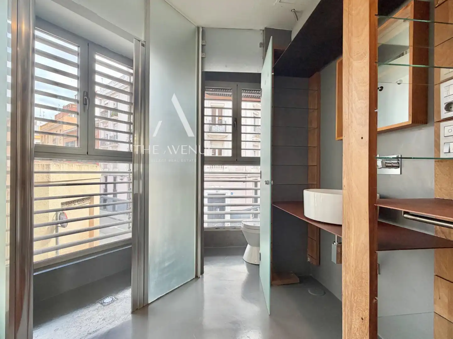 Bathroom of Flat for sale in Madrid  with Air Conditioner, Storage room and Furnished