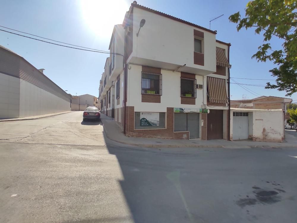 Vista exterior de Local en venda en Peal de Becerro