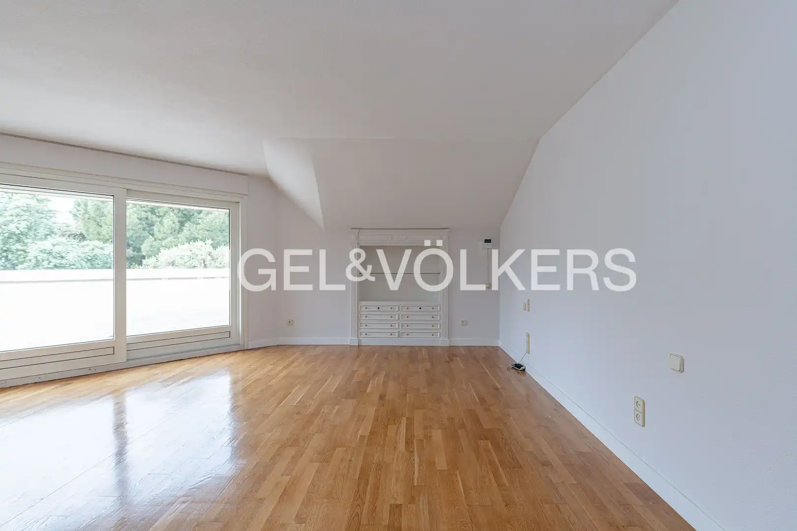 Sala de estar de Casa o chalet en venta en Pozuelo de Alarcón con Aire acondicionado, Calefacción y Jardín privado