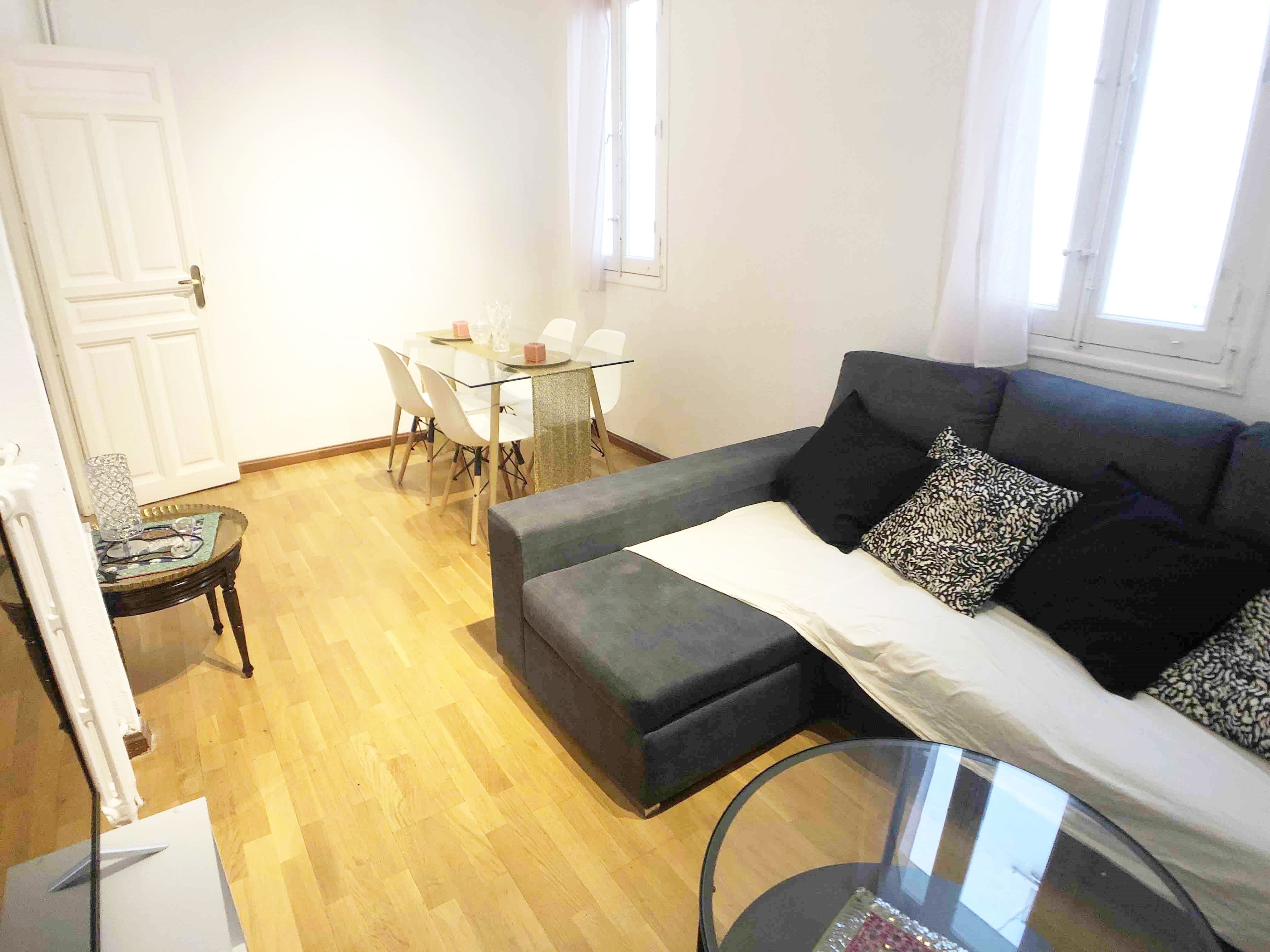 Sala de estar de Piso de alquiler en  Madrid Capital con Calefacción, Parquet y Horno