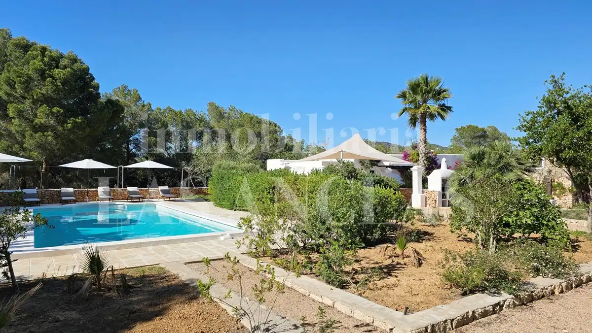 Jardí de Finca rústica en venda en Santa Eulària des Riu amb Aire condicionat, Calefacció i Terrassa