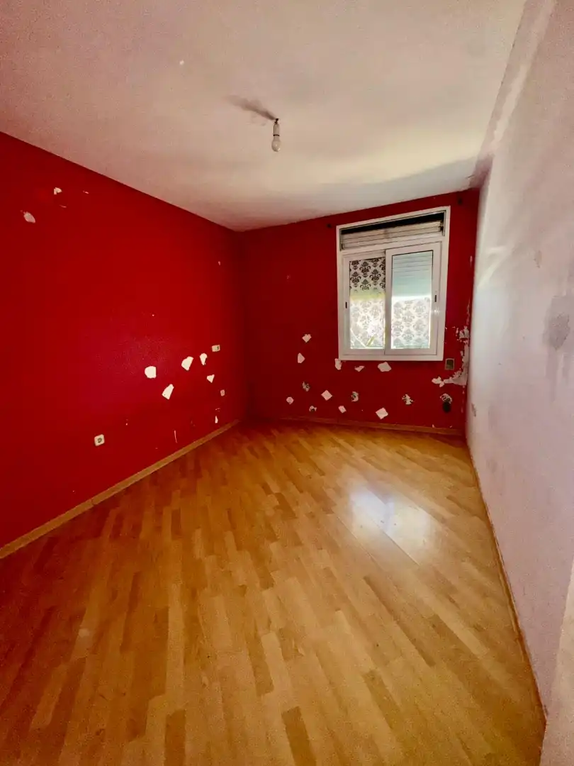 Dormitori de Pis en venda en Girona amb Terrassa i Alarma