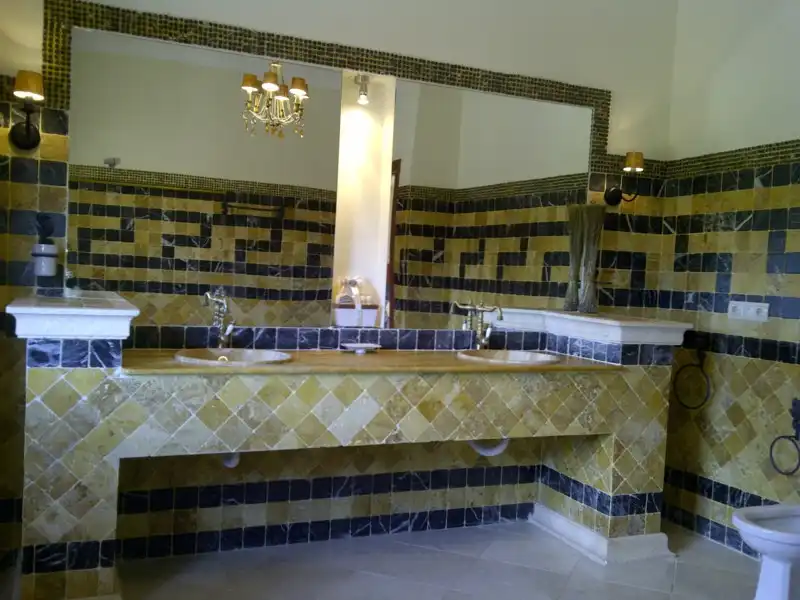 Baño de Casa o chalet de alquiler en Estepona con Aire acondicionado, Jardín privado y Terraza