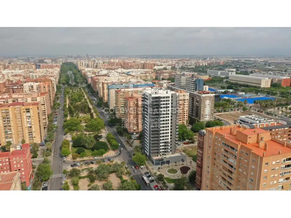 Außenansicht von Wohnung zur Miete in Valencia mit Terrasse und Balkon