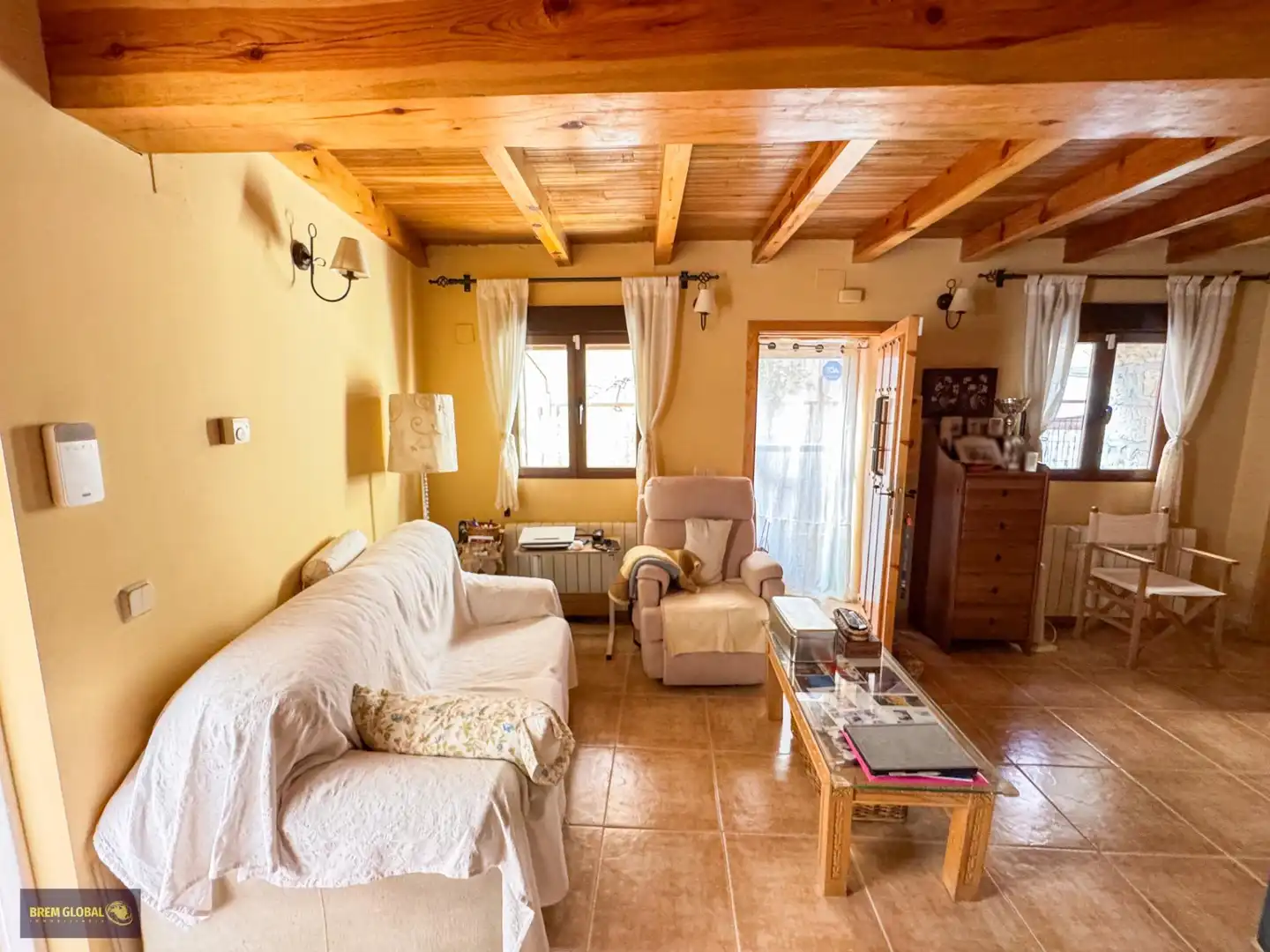 Sala de estar de Casa o chalet en venta en La Cabrera con Calefacción, Trastero y Amueblado