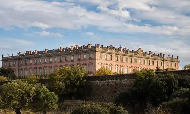 Vista exterior de Casa o xalet en venda en Navas de Riofrío amb Jardí privat i Terrassa