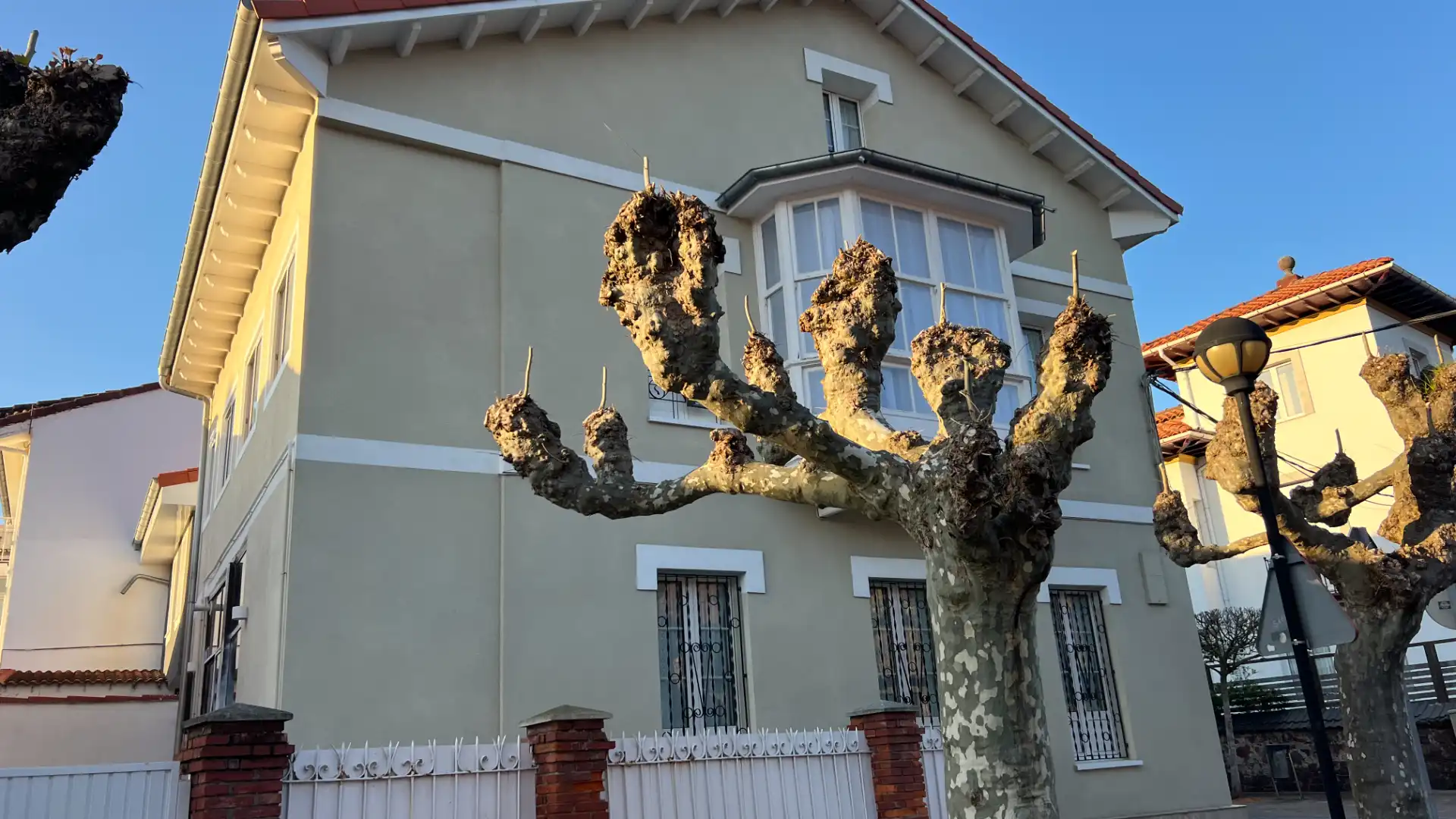 Vista exterior de Casa o chalet en venta en Castrillón con Calefacción, Terraza y Trastero