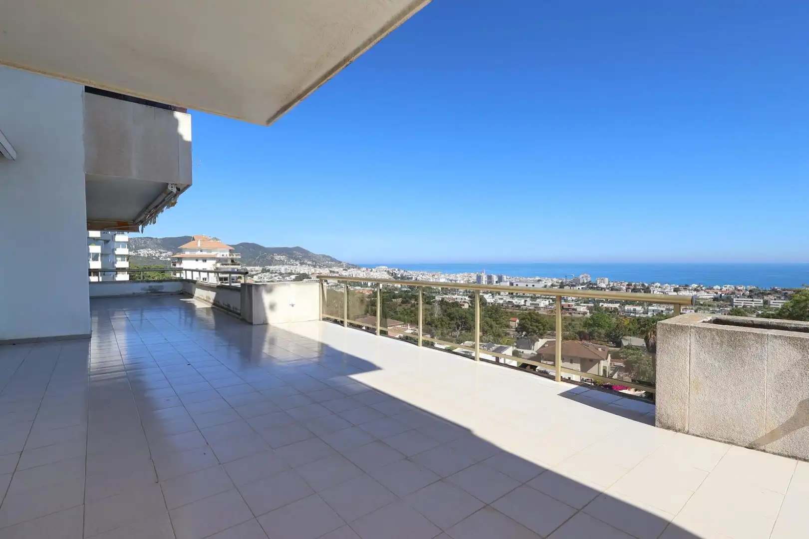 Terraza de Piso en venta en Sant Pere de Ribes con Calefacción, Terraza y Piscina comunitaria