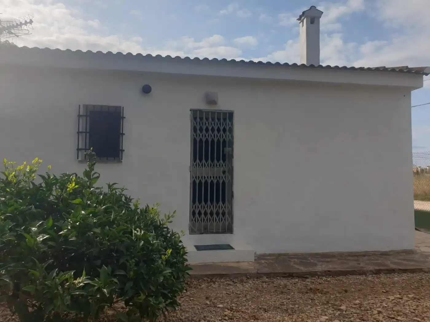 Vista exterior de Finca rústica en venda en Vinaròs amb Jardí privat, Traster i Piscina