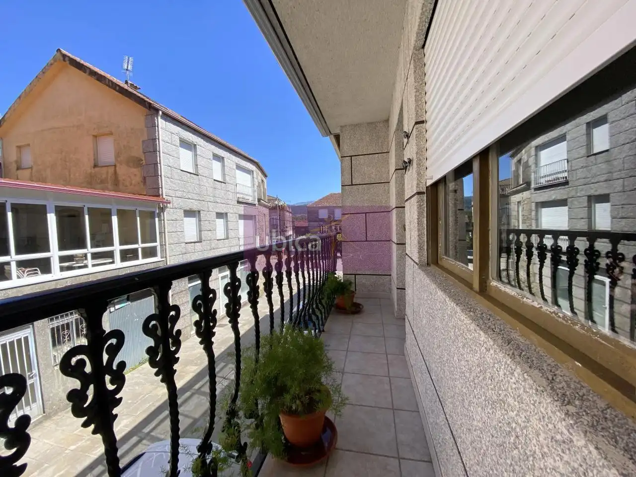 Vista exterior de Casa adosada en venta en Arbo con Calefacción y Balcón