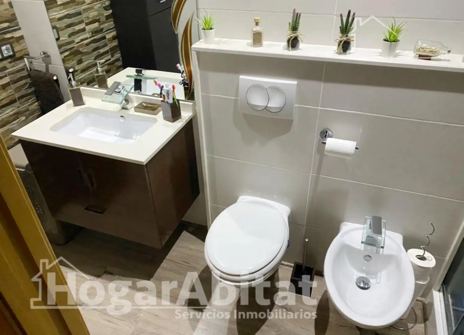 Bathroom of Flat for sale in Torrent  with Air Conditioner, Heating and Private garden