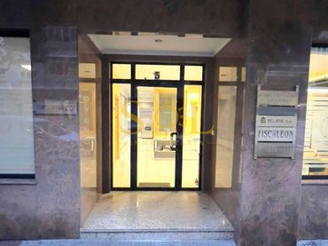 Ufficio con balcone in vendita a Calle Covadonga 5