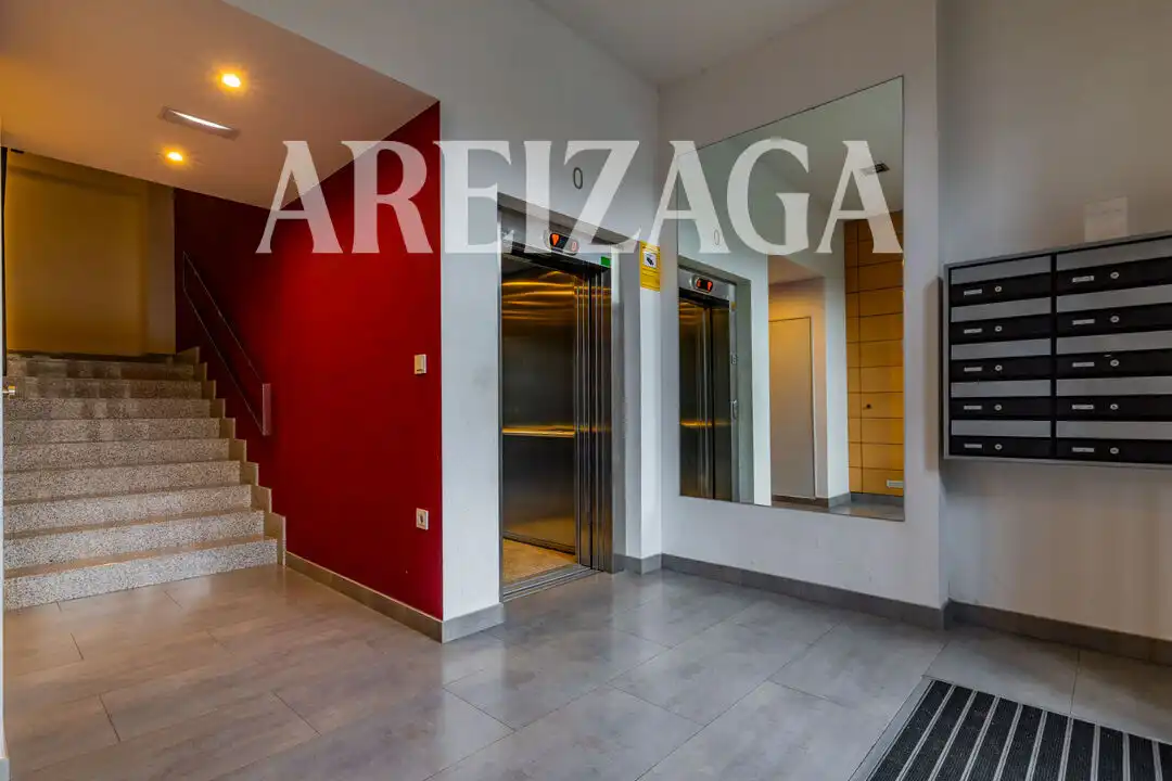 Apartament en venda en Donostia - San Sebastián  amb Calefacció, Terrassa i Traster