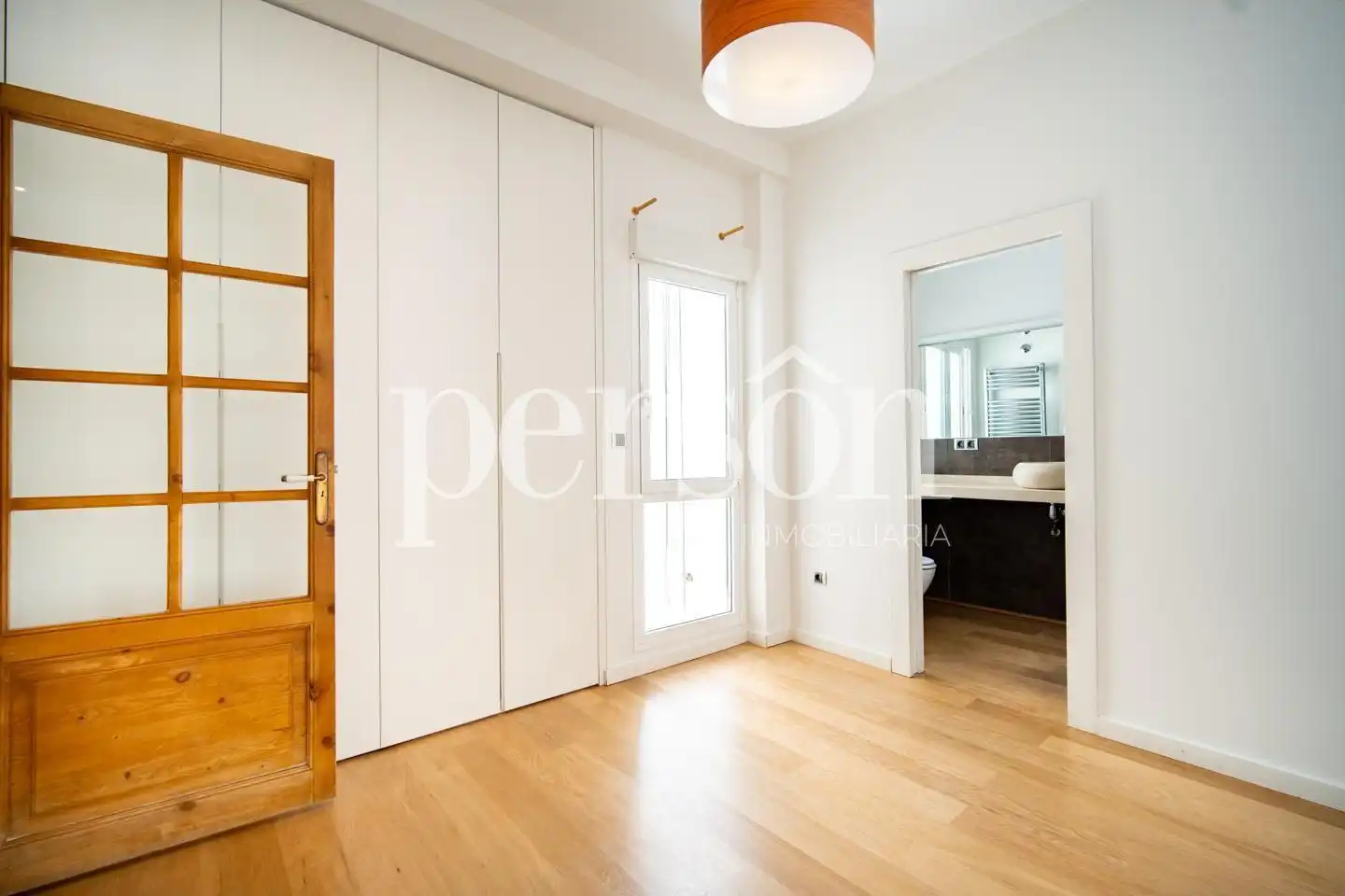Dormitori de Àtic de lloguer en Valencia amb Aire condicionat, Parquet i Terrassa