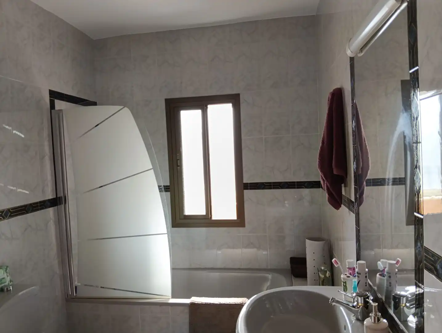 Bathroom of Flat for sale in Yunquera  with Heating, Terrace and Oven