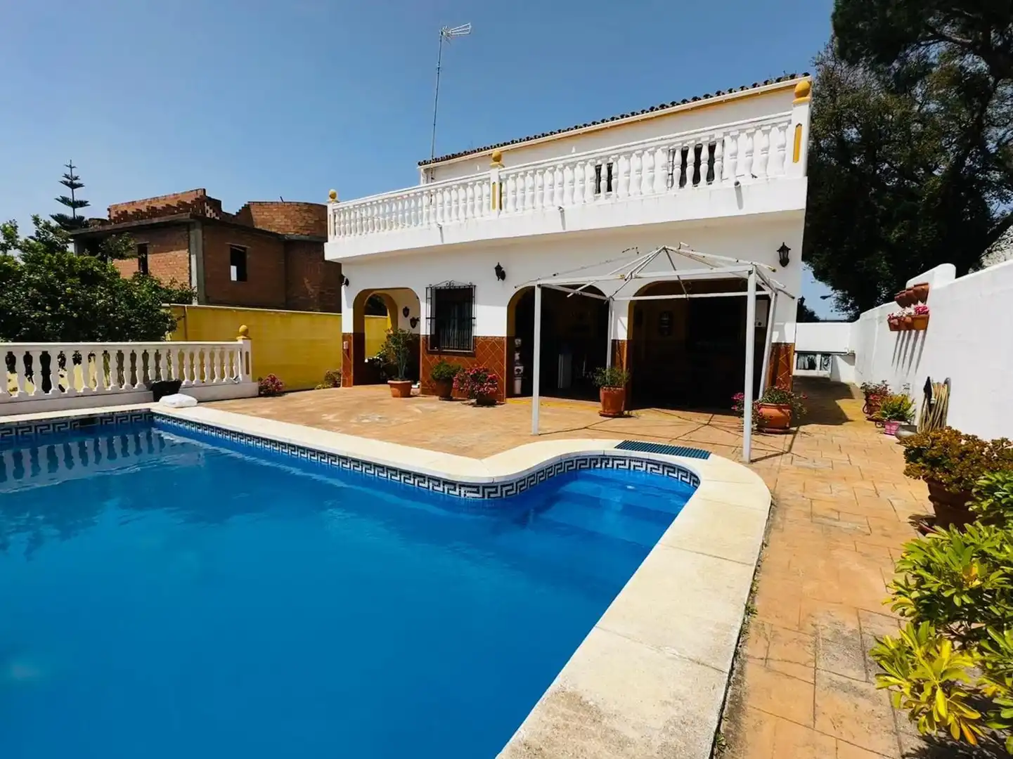Swimming pool of Houses for sale in Algeciras  with Terrace and Community pool