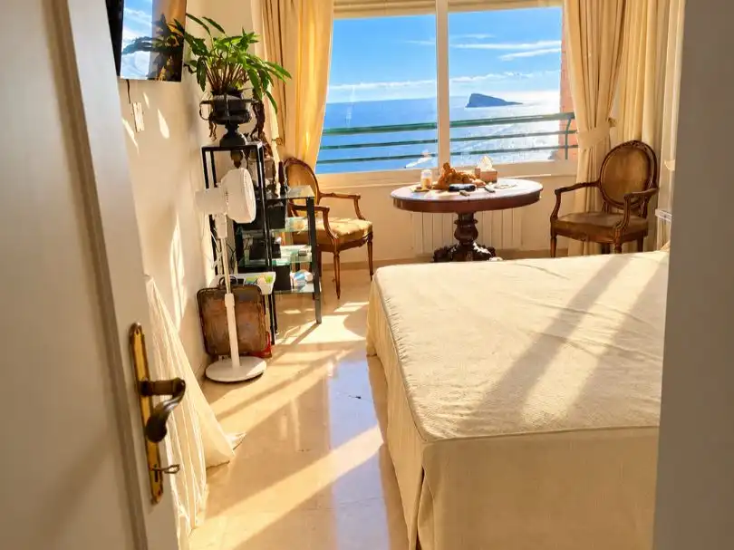 Dormitori de Apartament en venda en Benidorm amb Aire condicionat i Terrassa
