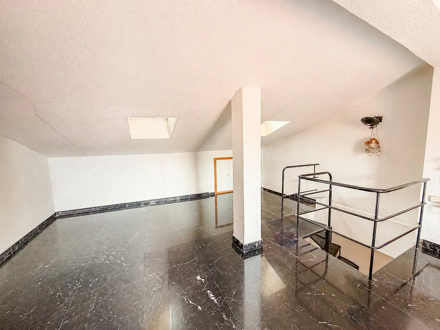 Casa o xalet en venda en Yecla amb Calefacció, Terrassa i Moblat