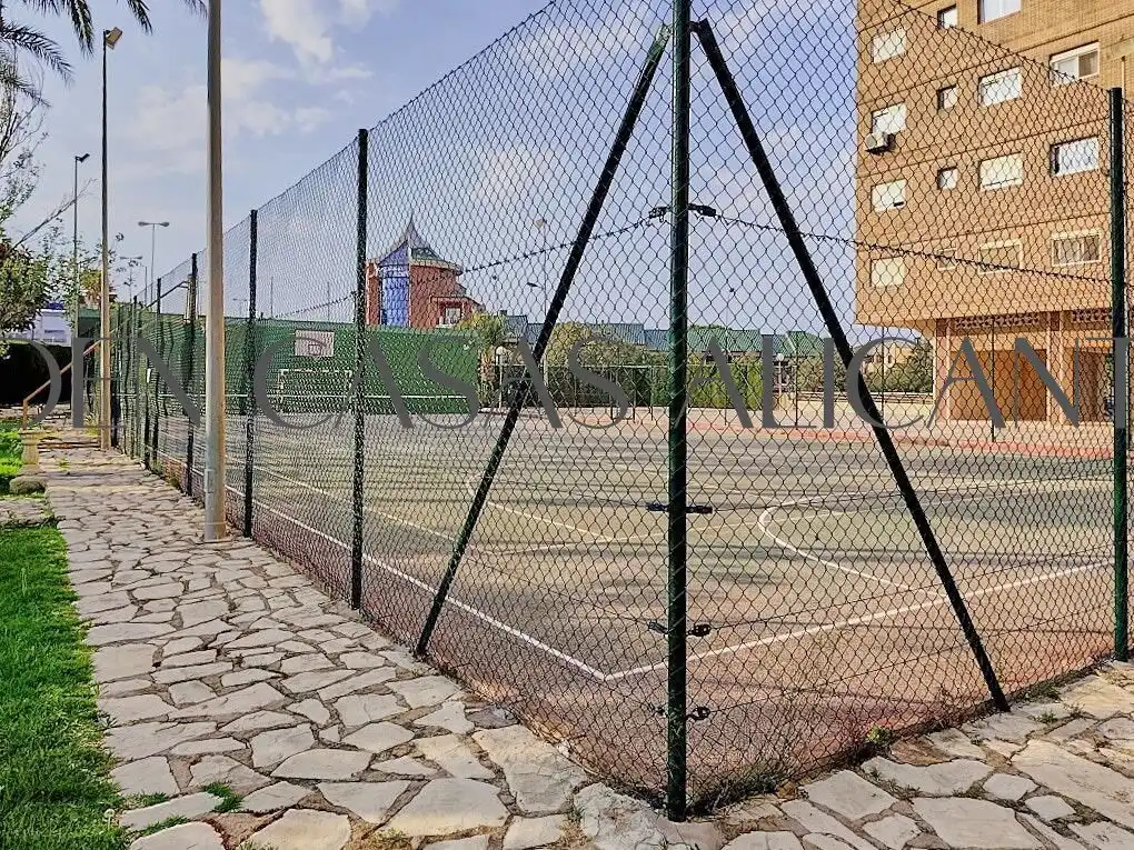 Außenansicht von Wohnungen zum Verkauf in Alicante / Alacant mit Klimaanlage, Heizung und Privatgarten