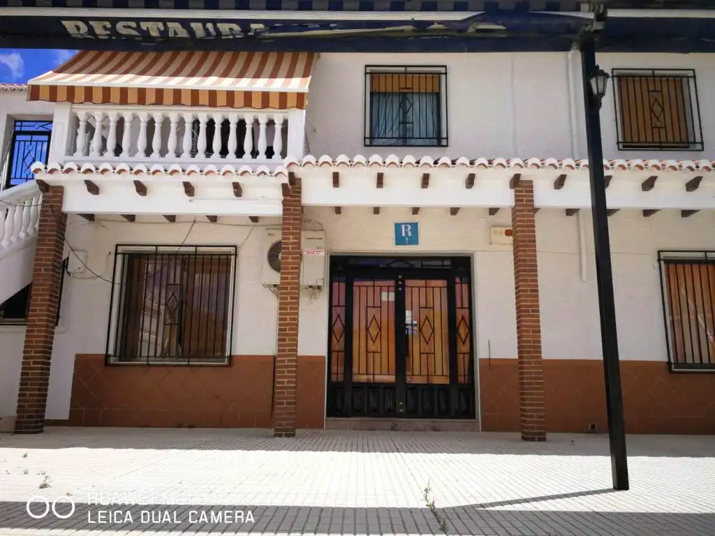 Vista exterior de Edifici en venda en Loja