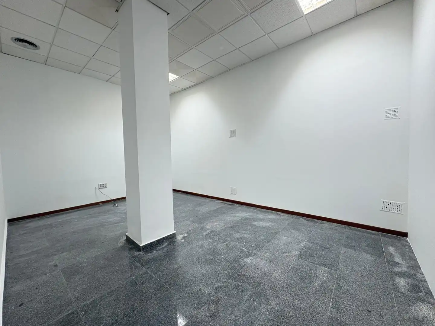 Local de lloguer en Mérida amb Aire condicionat