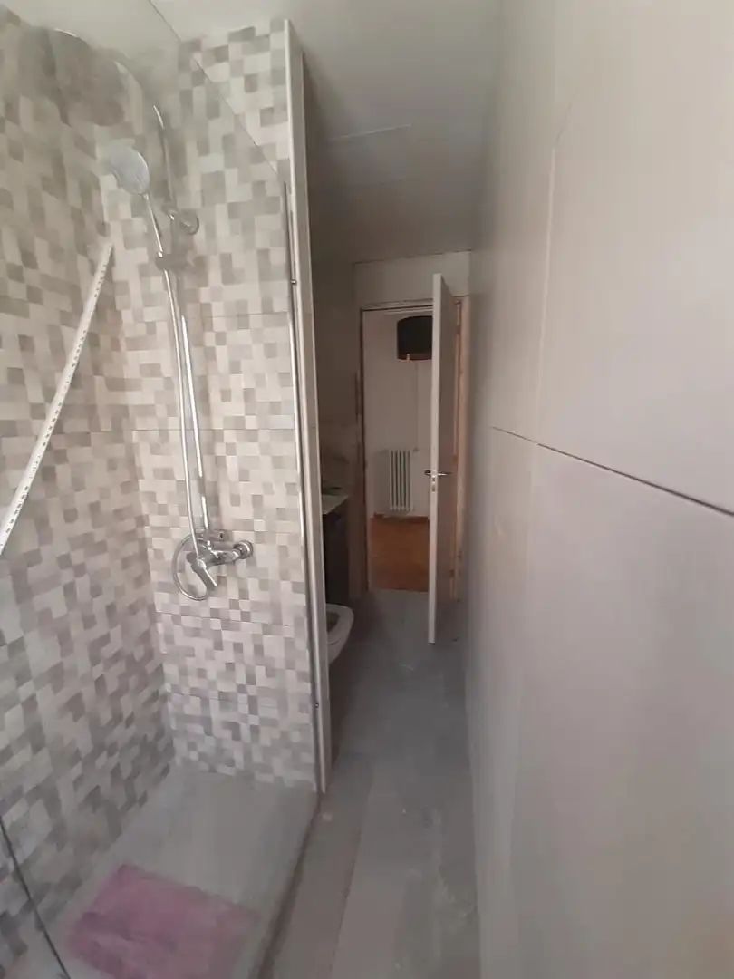 Baño de Piso para compartir en Teruel con Calefacción, Parquet y Amueblado