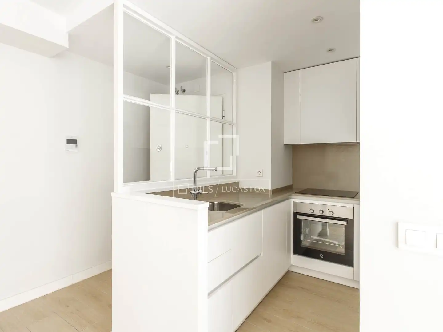Kitchen of Flat for rent in Madrid  with Air Conditioner, Heating and Parquet flooring