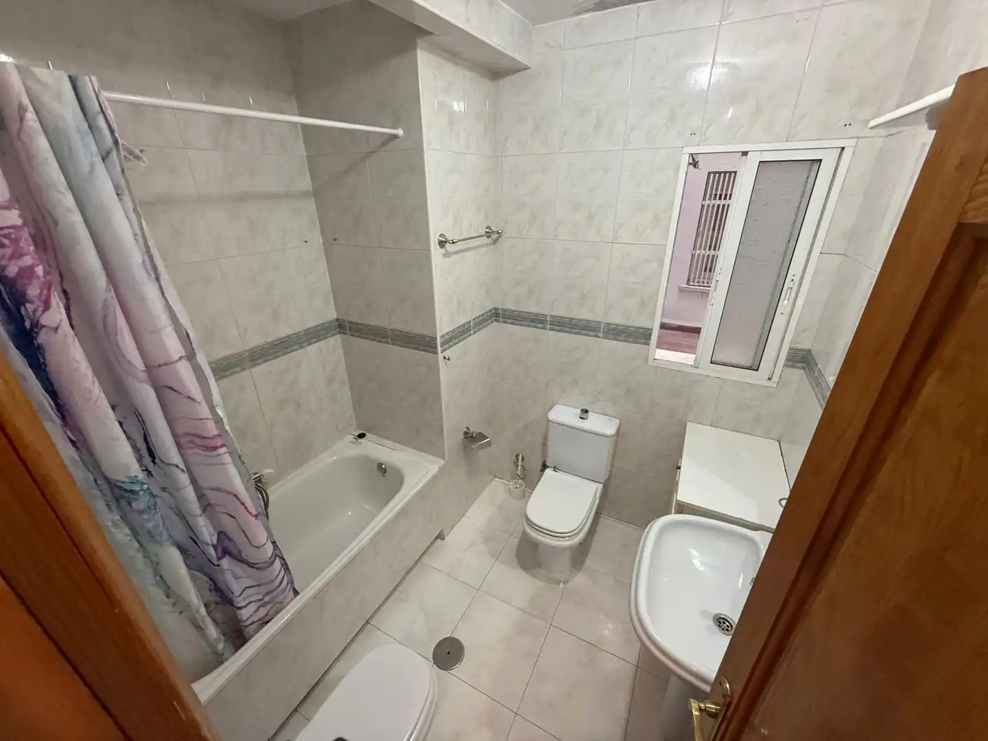 Bathroom of Flat for rent in Cáceres  with Heating, Furnished and Balcony