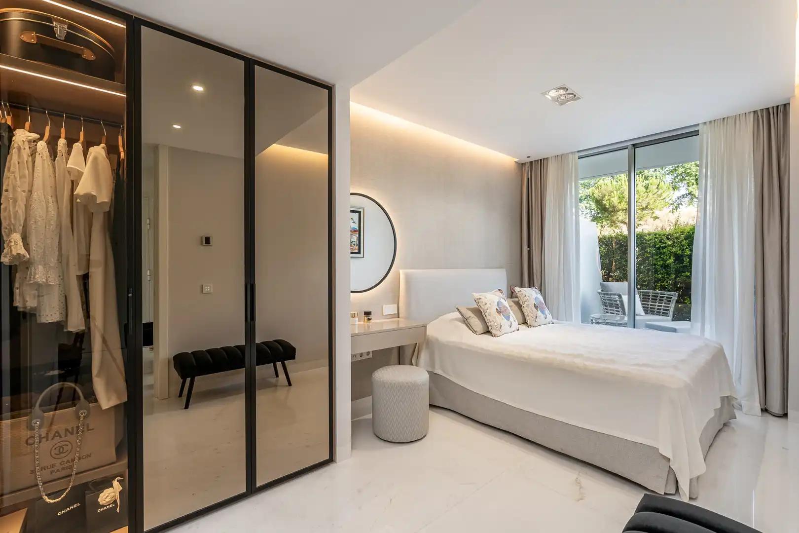 Bedroom of Ground floor for sale in Estepona  with Air Conditioner, Private garden and Terrace