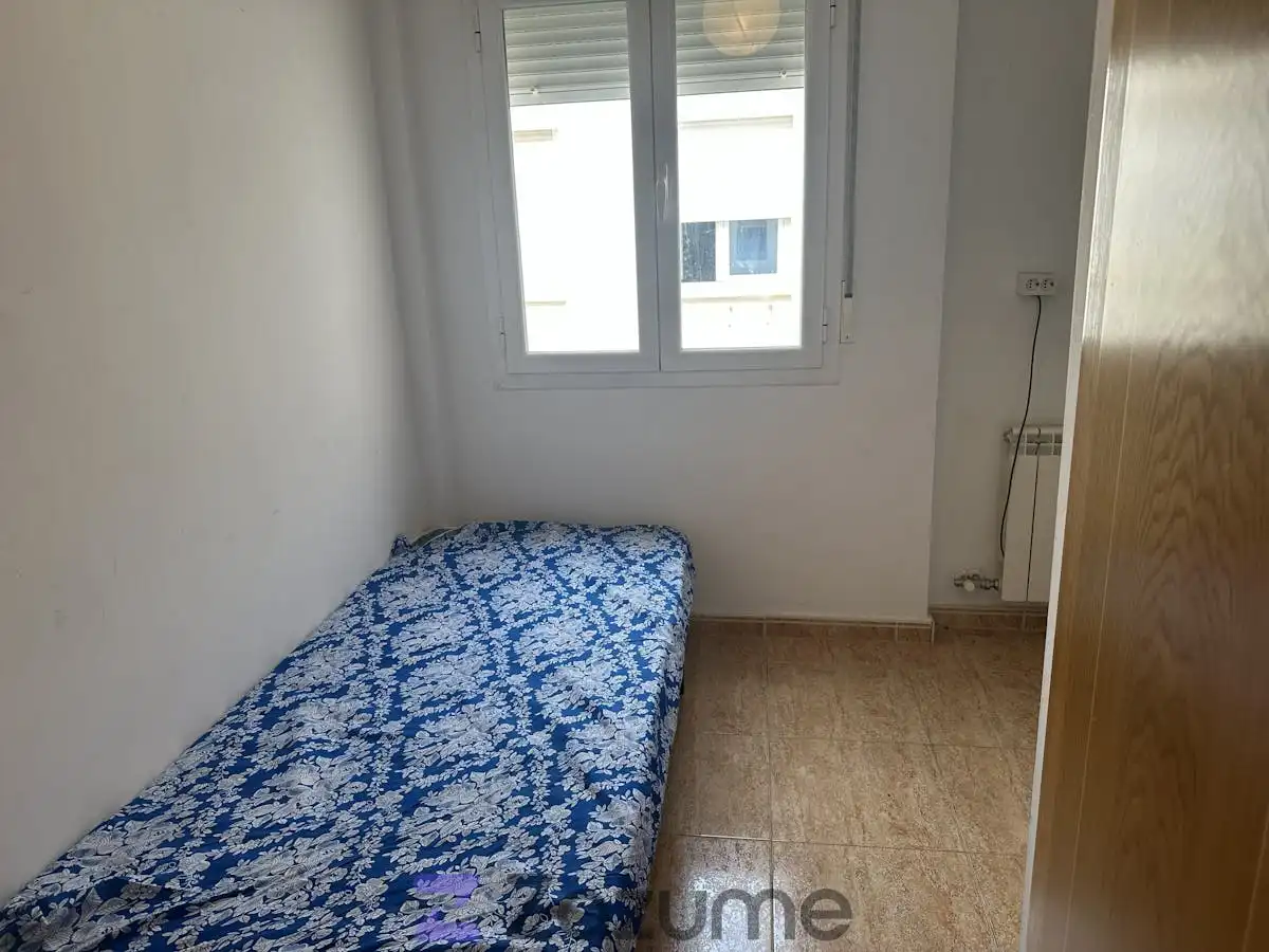 Habitación de Piso de alquiler en Arcas del Villar con Calefacción, Trastero y Amueblado