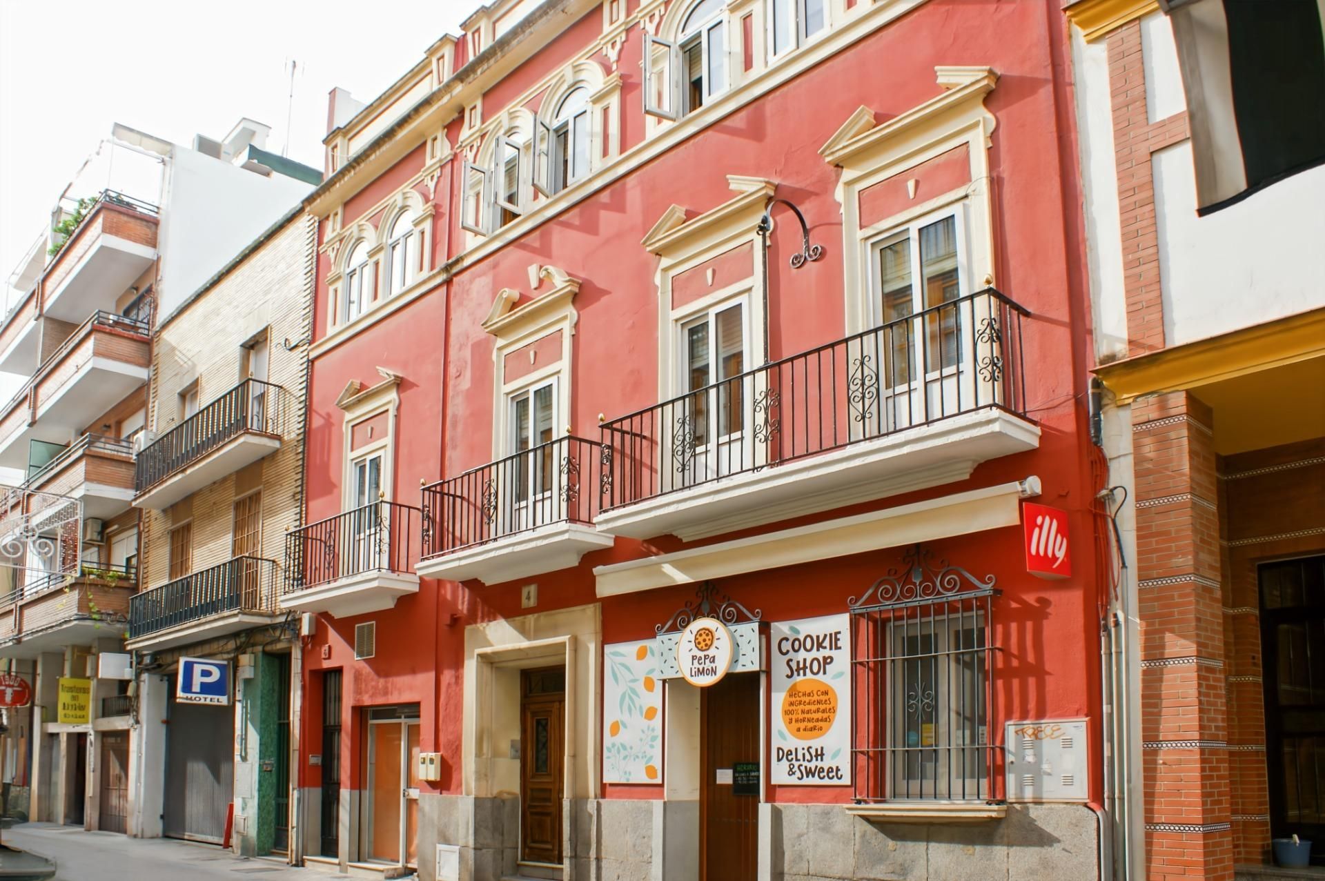 Vista exterior de Casa o chalet en venta en  Huelva Capital con Trastero y Balcón