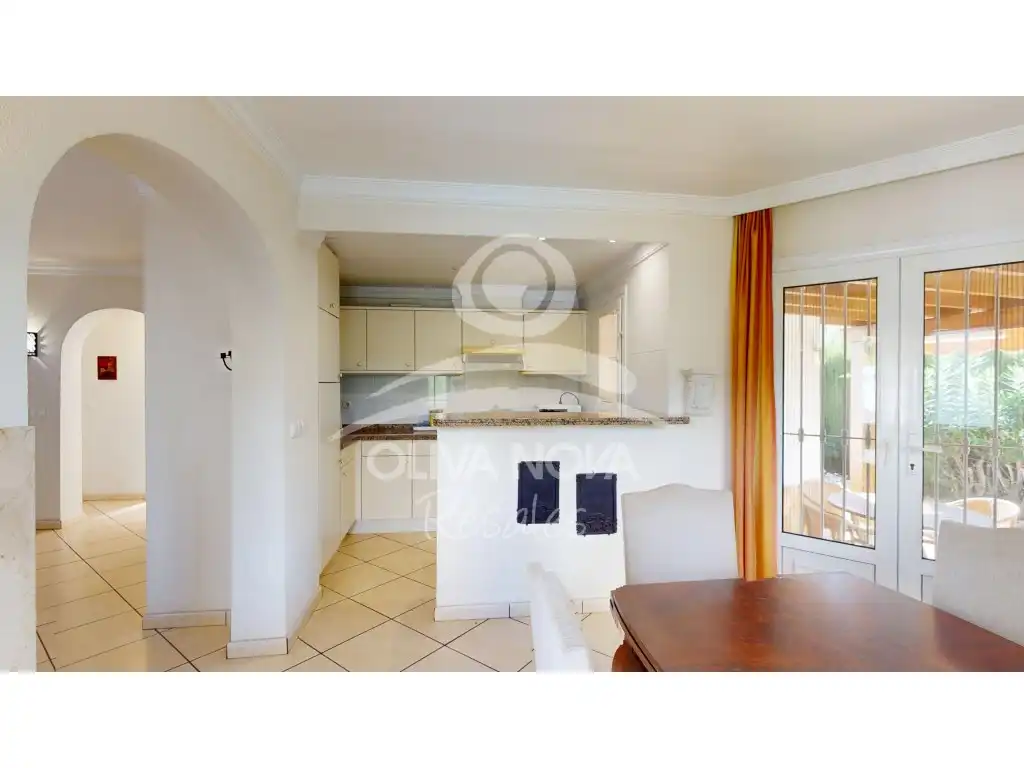 Casa amb piscina en venda a Calle Brueghell, imagen 16